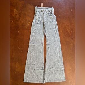 NWT. SKIMS fold over pants. Small. Heather gray.